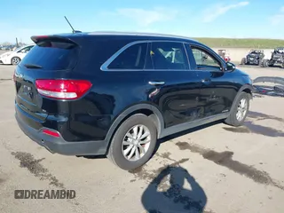 2016 Kia Sorento LX with VIN 5XYPGDA5XGG175646, listed as a IAAI auction lot 41637173 with 186,922 mi miles. Bid and sale history available at carsss.com. Image 4.
