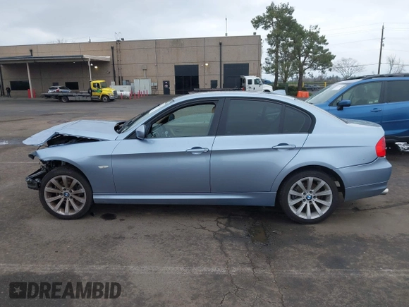 2011 BMW 3 Series 328i z VIN WBAPH5G50BNM83904, wystawiony jako IAAI lot #41736433 z przebiegiem 81 158 mil mil oraz . Historia ofert i sprzedaży dostępna na DreamBid. Obrazek 15.