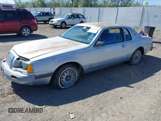 1984 Ford Thunderbird z VIN 1FABP4632EH220641, wystawiony jako IAAI lot #42325000 z przebiegiem 6094 mil mil oraz . Historia ofert i sprzedaży dostępna na DreamBid. Obrazek 2.