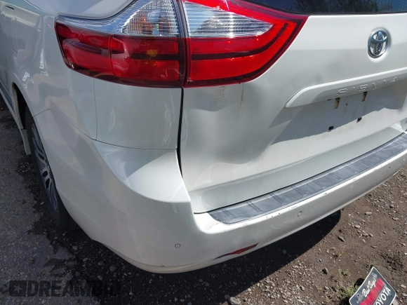 2018 Toyota Sienna XLE Auto Access Seat with VIN 5TDYZ3DC0JS928646, listed as a IAAI auction lot 40179964 with 124,350 mi miles and . Bid and sale history available at DreamBid. Image 18.