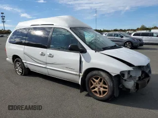 2000 Dodge Caravan SE with VIN 1B4GP44L8YB797844, listed as a Copart auction lot 72460724 with 184,841 mi miles and Salvage Title. Bid and sale history available at carsss.com. Image 4.