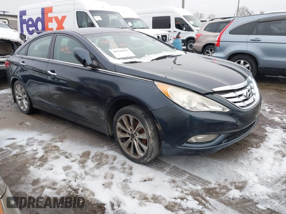 2013 Hyundai Sonata SE z VIN 5NPEC4AC4DH673945, wystawiony jako IAAI lot #41522632 z przebiegiem 109 883 mil mil oraz . Historia ofert i sprzedaży dostępna na DreamBid. Obrazek 1.