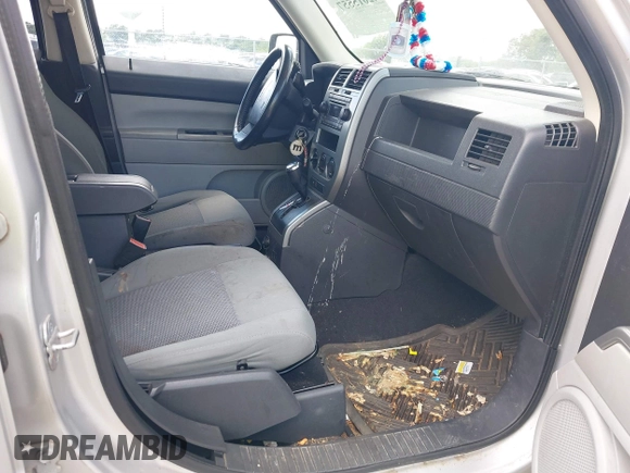 2007 Jeep Patriot Sport with VIN 1J8FF28W17D395749, listed as a IAAI auction lot 42615557 with 227,783 mi miles and . Bid and sale history available at DreamBid. Image 5.