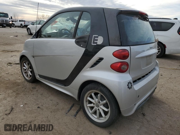 2015 Smart fortwo Passion с VIN WMEEJ9AA1FK831357, выставлен на аукционе Copart как лот 87001564 с пробегом Не указан миль и Списание • Salvage title. История ставок и продаж доступна на DreamBid. Изображение 2.
