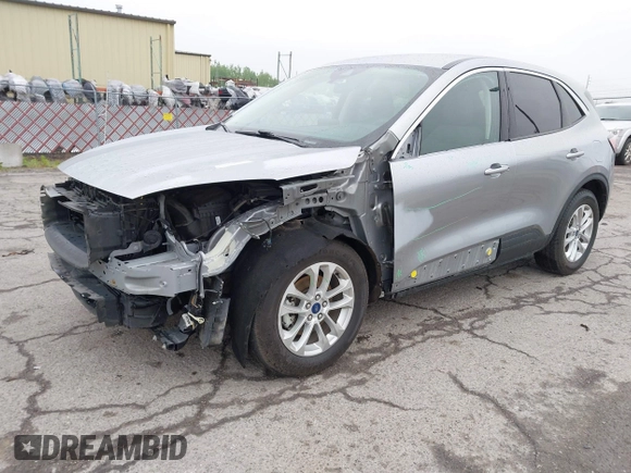 2022 Ford Escape SE z VIN 1FMCU0G62NUB32670, wystawiony jako IAAI lot #42259177 z przebiegiem 67 692 mil mil oraz . Historia ofert i sprzedaży dostępna na DreamBid. Obrazek 19.