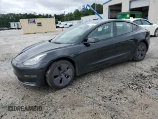 2023 Tesla Model 3 z VIN 5YJ3E1EA6PF437132, wystawiony jako Copart lot #59059455 z przebiegiem 104 063 mil mil oraz Czysty tytuł • Clean title. Historia ofert i sprzedaży dostępna na DreamBid. Obrazek 1.