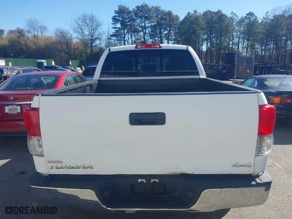 2011 Toyota Tundra 4WD Truck with VIN 5TFUM5F15BX023822, listed as a IAAI auction lot 41910977 with NaN miles. Bid and sale history available at carsss.com. Image 16.