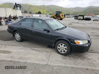 2000 Toyota Camry LE z VIN 4T1BF22K9YU949936, wystawiony jako Copart lot #54782815 z przebiegiem 239 139 mil mil oraz Szkoda całkowita • Salvage title. Historia ofert i sprzedaży dostępna na DreamBid. Obrazek 4.
