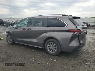 2021 Toyota Sienna XLE z VIN 5TDJRKEC7MS049563, wystawiony jako Copart lot #53114495 z przebiegiem 130 357 mil mil oraz Szkoda całkowita • Salvage title. Historia ofert i sprzedaży dostępna na DreamBid. Obrazek 2.