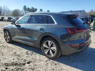 2024 Audi Q8 e-tron Premium Plus z VIN WA15AAGE2RB022720, wystawiony jako Copart lot #80526654 z przebiegiem 11 445 mil mil oraz Szkoda całkowita • Salvage title. Historia ofert i sprzedaży dostępna na DreamBid. Obrazek 2.