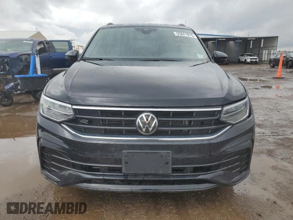 2024 Volkswagen Tiguan SE R-Line Black с VIN 3VV8B7AX3RM069570, выставлен на аукционе Copart как лот 55841875 с пробегом 12 720 миль миль и Списание • Salvage title. История ставок и продаж доступна на DreamBid. Изображение 5.