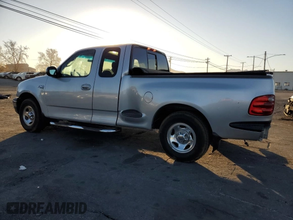 2001 Ford F-150 XL with VIN 2FTRX07L51CA91232, listed as a Copart auction lot 88556635 with 268,582 mi miles and Salvage Title. Bid and sale history available at carsss.com. Image 2.