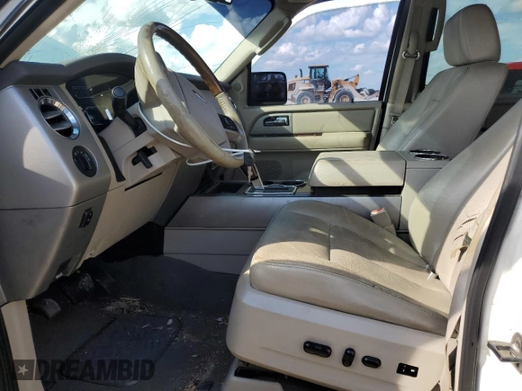 2008 Ford Expedition Limited z VIN 1FMFU19518LA16748, wystawiony jako Copart lot #74082134 z przebiegiem 121 592 mil mil oraz Szkoda całkowita • Salvage title. Historia ofert i sprzedaży dostępna na DreamBid. Obrazek 7.