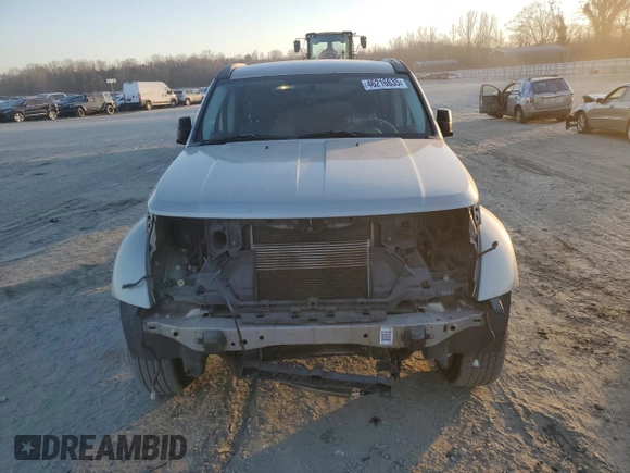 2010 Dodge Nitro SE z VIN 1D4PT2GK0AW104045, wystawiony jako Copart lot #46216635 z przebiegiem 170 533 mil mil oraz Szkody całkowita. Historia ofert i sprzedaży dostępna na DreamBid. Obrazek 5.