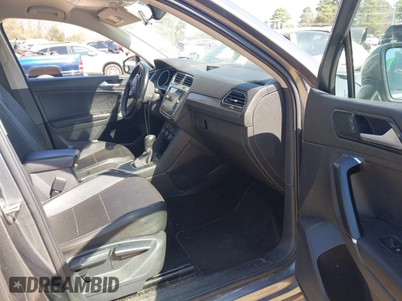 2018 Volkswagen Tiguan SEL with VIN 3VV3B7AX6JM001231, listed as a IAAI auction lot 41781659 with 137,930 mi miles and . Bid and sale history available at DreamBid. Image 5.