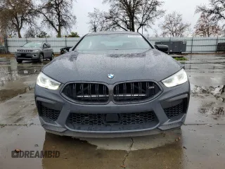 2022 BMW M8 Competition z VIN WBSGV0C07NCH63243, wystawiony jako Copart lot #82202603 z przebiegiem 42 329 mil mil oraz . Historia ofert i sprzedaży dostępna na DreamBid. Obrazek 5.