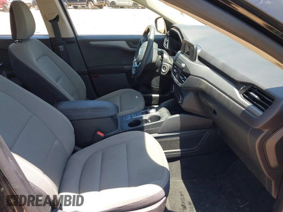 2020 Ford Escape S z VIN 1FMCU0F69LUB56947, wystawiony jako IAAI lot #42553612 z przebiegiem 61 382 mil mil oraz . Historia ofert i sprzedaży dostępna na DreamBid. Obrazek 5.