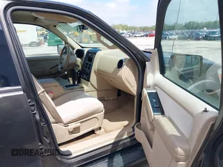 2006 Ford Explorer XLT z VIN 1FMEU73E86UA50085, wystawiony jako IAAI lot #42193785 z przebiegiem 211 343 mil mil oraz . Historia ofert i sprzedaży dostępna na DreamBid. Obrazek 5.