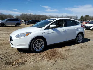 2016 Ford Focus Electric z VIN 1FADP3R42GL277445, wystawiony jako Copart lot #46379555 z przebiegiem 7007 mil mil oraz Tytuł czysty. Historia ofert i sprzedaży dostępna na DreamBid. Obrazek 1.