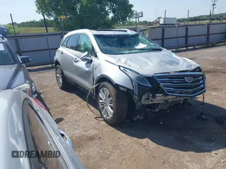 2019 Cadillac XT5 Premium Luxury AWD z VIN 1GYKNFRS7KZ145045, wystawiony jako IAAI lot #39607961 z przebiegiem Nie podano mil oraz . Historia ofert i sprzedaży dostępna na DreamBid. Obrazek 1.