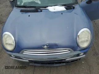 2005 MINI Convertible z VIN WMWRF33435TF60350, wystawiony jako Copart lot #50545005 z przebiegiem 91 078 mil mil oraz Szkoda całkowita • Salvage title. Historia ofert i sprzedaży dostępna na DreamBid. Obrazek 13.