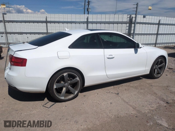 2014 Audi A5 Premium Plus z VIN WAULFAFR5EA010335, wystawiony jako Copart lot #55597995 z przebiegiem 83 426 mil mil oraz Szkoda całkowita • Salvage title. Historia ofert i sprzedaży dostępna na DreamBid. Obrazek 3.