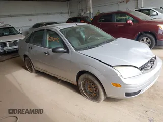 2006 Ford Focus S z VIN 1FAFP34N76W131287, wystawiony jako IAAI lot #42212432 z przebiegiem 171 093 mil mil oraz . Historia ofert i sprzedaży dostępna na DreamBid. Obrazek 1.