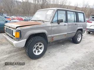 1990 Isuzu Trooper z VIN JACCH58R0L8900522, wystawiony jako IAAI lot #41642808 z przebiegiem 177 690 mil mil oraz . Historia ofert i sprzedaży dostępna na DreamBid. Obrazek 2.