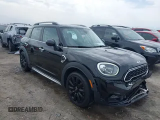 2017 MINI Countryman Cooper S with VIN WMZYT3C34H3D98585, listed as a IAAI auction lot 41752740 with 58,381 mi miles. Bid and sale history available at carsss.com. Image 1.