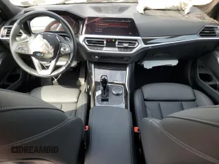 2022 BMW 3 Series 330i xDrive z VIN 3MW5R7J05N8C55952, wystawiony jako Copart lot #48732905 z przebiegiem 4 521 mil mil oraz Szkoda całkowita • Salvage title. Historia ofert i sprzedaży dostępna na DreamBid. Obrazek 8.