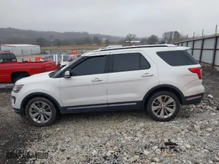2018 Ford Explorer Limited with VIN 1FM5K7F82JGC69918, listed as a IAAI auction lot 41427239 with 128,784 mi miles. Bid and sale history available at carsss.com. Image 14.