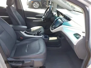 2017 Chevrolet Bolt EV Premier z VIN 1G1FX6S05H4141097, wystawiony jako IAAI lot #42164351 z przebiegiem 93 210 mil mil oraz . Historia ofert i sprzedaży dostępna na DreamBid. Obrazek 5.