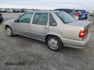 1999 Volvo S70 с VIN YV1LS55A2X1587936, выставлен на аукционе Copart как лот 43434815 с пробегом 86 839 миль миль и Чистый • Clean title. История ставок и продаж доступна на DreamBid. Изображение 2.
