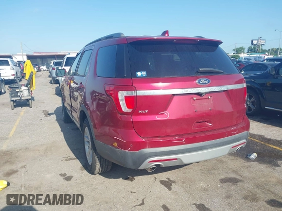 2017 Ford Explorer XLT z VIN 1FM5K7D88HGC65692, wystawiony jako IAAI lot #42359750 z przebiegiem 104 853 mil mil oraz . Historia ofert i sprzedaży dostępna na DreamBid. Obrazek 3.