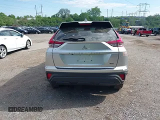 2023 Mitsubishi Eclipse Cross LE z VIN JA4ATVAA6PZ000696, wystawiony jako IAAI lot #42216219 z przebiegiem 83 031 mil mil oraz . Historia ofert i sprzedaży dostępna na DreamBid. Obrazek 17.
