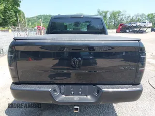 2018 Ram 1500 Express z VIN 1C6RR7FT9JS290131, wystawiony jako IAAI lot #42377820 z przebiegiem 56 442 mil mil oraz . Historia ofert i sprzedaży dostępna na DreamBid. Obrazek 16.