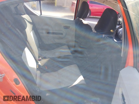 2013 Toyota Prius One z VIN JTDKDTB33D1031684, wystawiony jako IAAI lot #40034642 z przebiegiem Nie podano mil oraz . Historia ofert i sprzedaży dostępna na DreamBid. Obrazek 8.