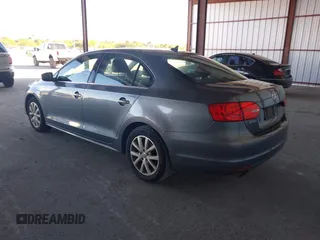 2013 Volkswagen Jetta SE z VIN 3VWDX7AJ3DM254962, wystawiony jako IAAI lot #41753707 z przebiegiem 125 225 mil mil oraz . Historia ofert i sprzedaży dostępna na DreamBid. Obrazek 3.