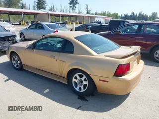 2000 Ford Mustang with VIN 1FAFP4041YF220522, listed as a IAAI auction lot 42090499 with 190,182 mi miles. Bid and sale history available at carsss.com. Image 3.