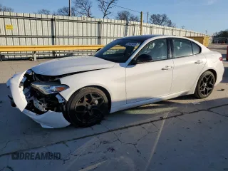 2021 Alfa Romeo Giulia with VIN ZARFAMAN0M7647011, listed as a Copart auction lot 88049465 with 27,039 mi miles and Salvage Title. Bid and sale history available at carsss.com. Image 1.