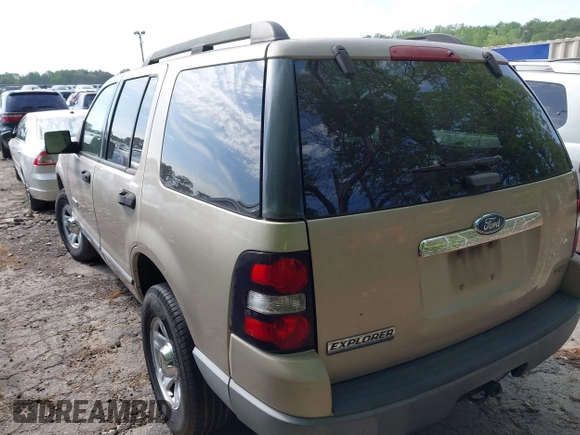 2006 Ford Explorer XLS with VIN 1FMEU62E06UB34638, listed as a IAAI auction lot 42069223 with 285,666 mi miles. Bid and sale history available at carsss.com. Image 3.