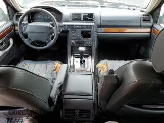 1999 Land Rover Range Rover z VIN SALPV1442XA426711, wystawiony jako Copart lot #57434985 z przebiegiem 253 151 mil mil oraz Tytuł czysty. Historia ofert i sprzedaży dostępna na DreamBid. Obrazek 8.