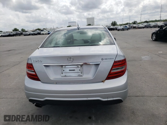 2013 Mercedes-Benz C 250 Sport z VIN WDDGF4HB9DR263699, wystawiony jako Copart lot #51379384 z przebiegiem 123 016 mil mil oraz Szkoda całkowita • Salvage title. Historia ofert i sprzedaży dostępna na DreamBid. Obrazek 6.