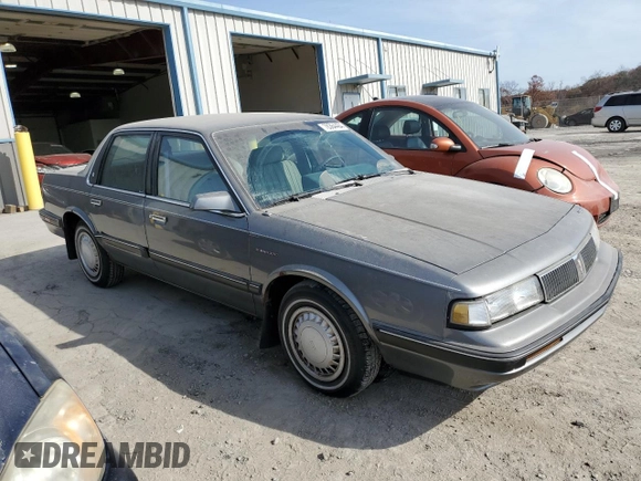 1990 Oldsmobile Cutlass z VIN 2G3AL54R2L2339637, wystawiony jako Copart lot #78364484 z przebiegiem 89 106 mil mil oraz Tytuł czysty. Historia ofert i sprzedaży dostępna na DreamBid. Obrazek 4.