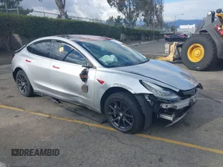 2018 Tesla Model 3 Long Range Battery with VIN 5YJ3E1EA8JF077286, listed as a IAAI auction lot 41422822 with 1 mi miles. Bid and sale history available at carsss.com. Image 1.