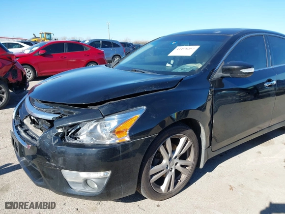 2013 Nissan Altima 3.5 SL with VIN 1N4BL3AP0DN465874, listed as a IAAI auction lot 41198257 with 183,265 mi miles. Bid and sale history available at carsss.com. Image 6.