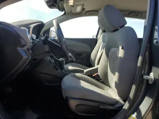 2020 Chevrolet Sonic LT z VIN 1G1JG6SB7L4128341, wystawiony jako Copart lot #49679705 z przebiegiem 54 751 mil mil oraz Szkoda całkowita • Salvage title. Historia ofert i sprzedaży dostępna na DreamBid. Obrazek 7.