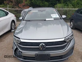 2024 Volkswagen Jetta SE z VIN 3VWEM7BU9RM083387, wystawiony jako IAAI lot #42431499 z przebiegiem 32 476 mil mil oraz . Historia ofert i sprzedaży dostępna na DreamBid. Obrazek 11.