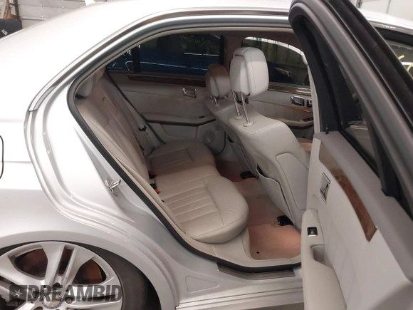 2011 Mercedes-Benz E 550 Luxury с VIN WDDHF7CBXBA346597, выставлен на аукционе IAAI как лот 42060007 с пробегом 120 123 миль миль и . История ставок и продаж доступна на DreamBid. Изображение 8.
