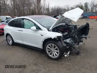 2019 Tesla Model X 75D with VIN 5YJXCAE22KF185128, listed as a IAAI auction lot 41150371 with 1 mi miles. Bid and sale history available at carsss.com. Image 1.